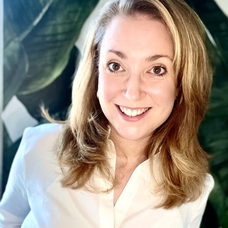 Katharina Henger lachende Frau